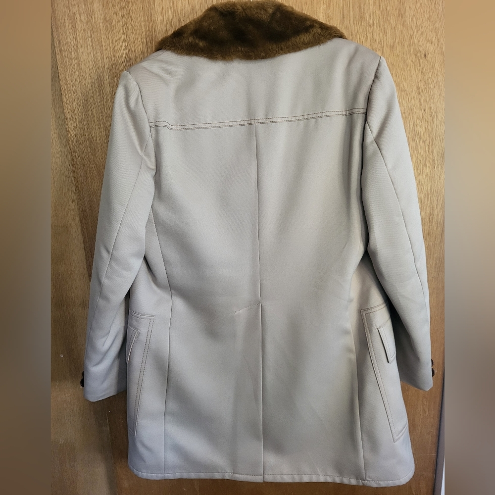 Vintage 1970 Studio One Men's Beige Pea Coat with Dark Brown Fur Collar. Size 40 - Picture 2 of 16